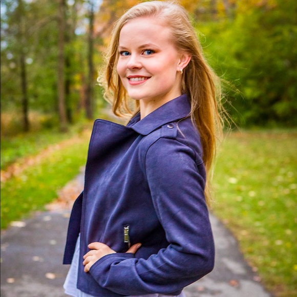 Meet your Posher, Lydia - Picture 1 of 1